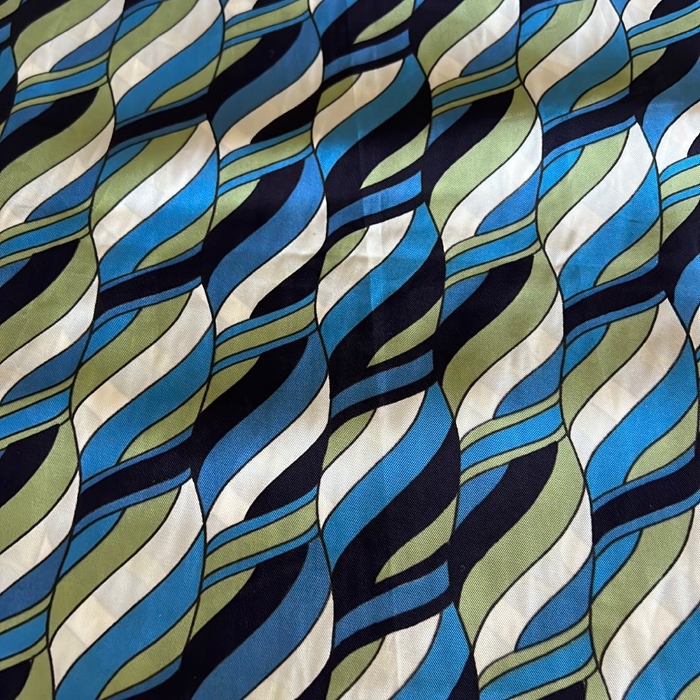 Geometric Fringe Edge Oblong Scarf